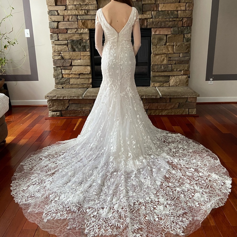 monique lhuillier wedding dress - Picture 3 of 6